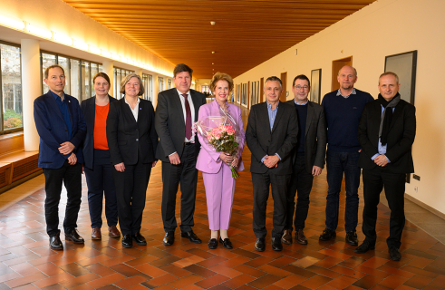 Le 11 décembre 2023, l’Assemblée d’Eucor - Le Campus européen a reconduit Mme Andrea Schenker-Wicki en tant que présidente d’Eucor et M. Thomas Hirth en tant que suppléant