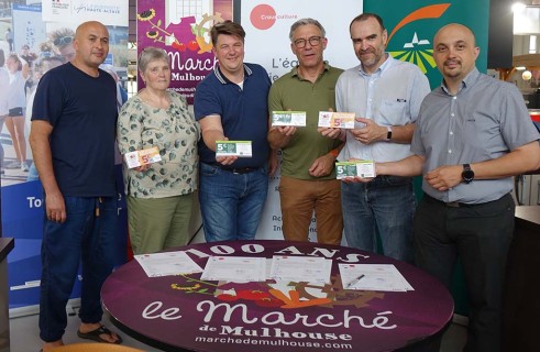 remise des bons du marché de Mulhouse pour les étudiants